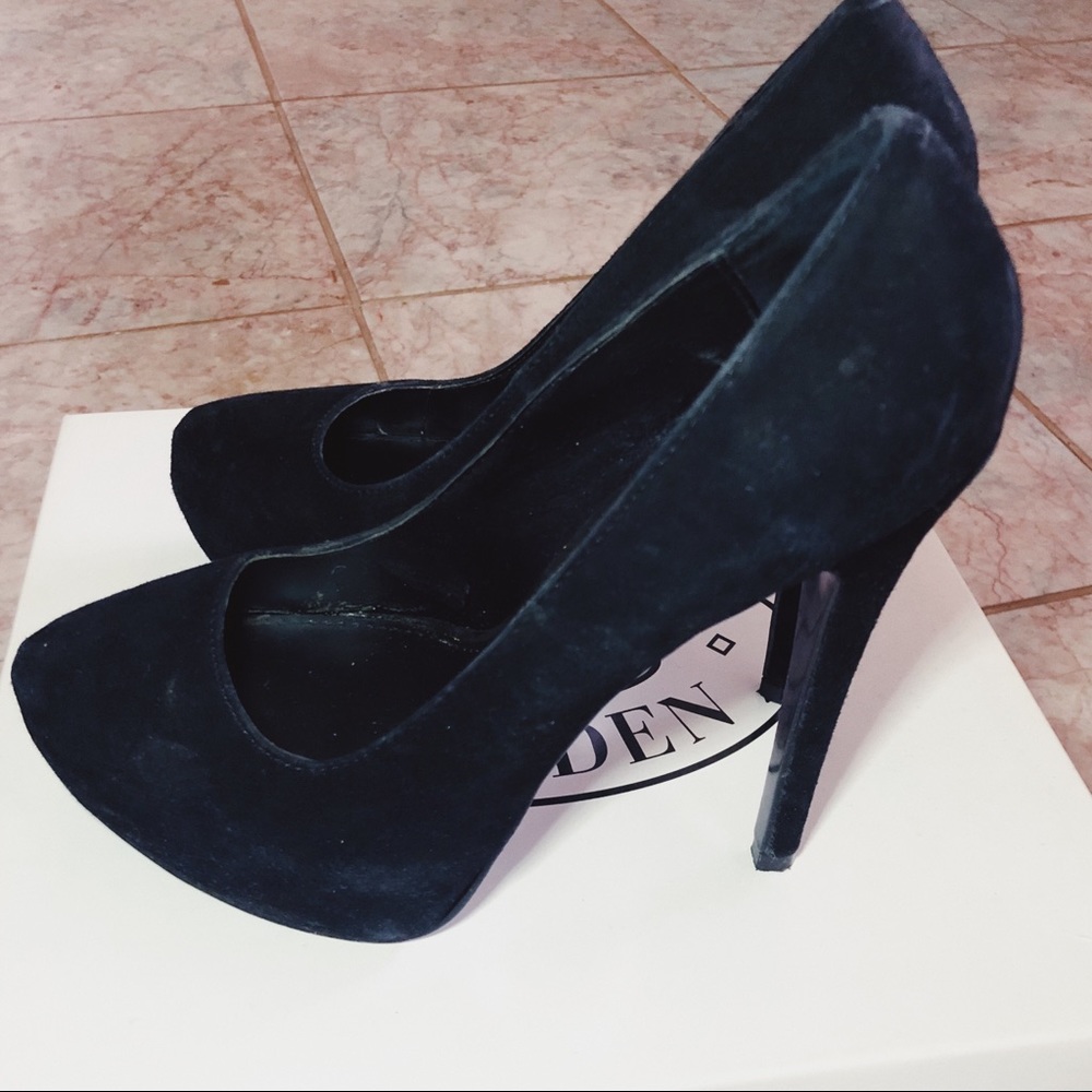 STEVE MADDEN Suede Heels